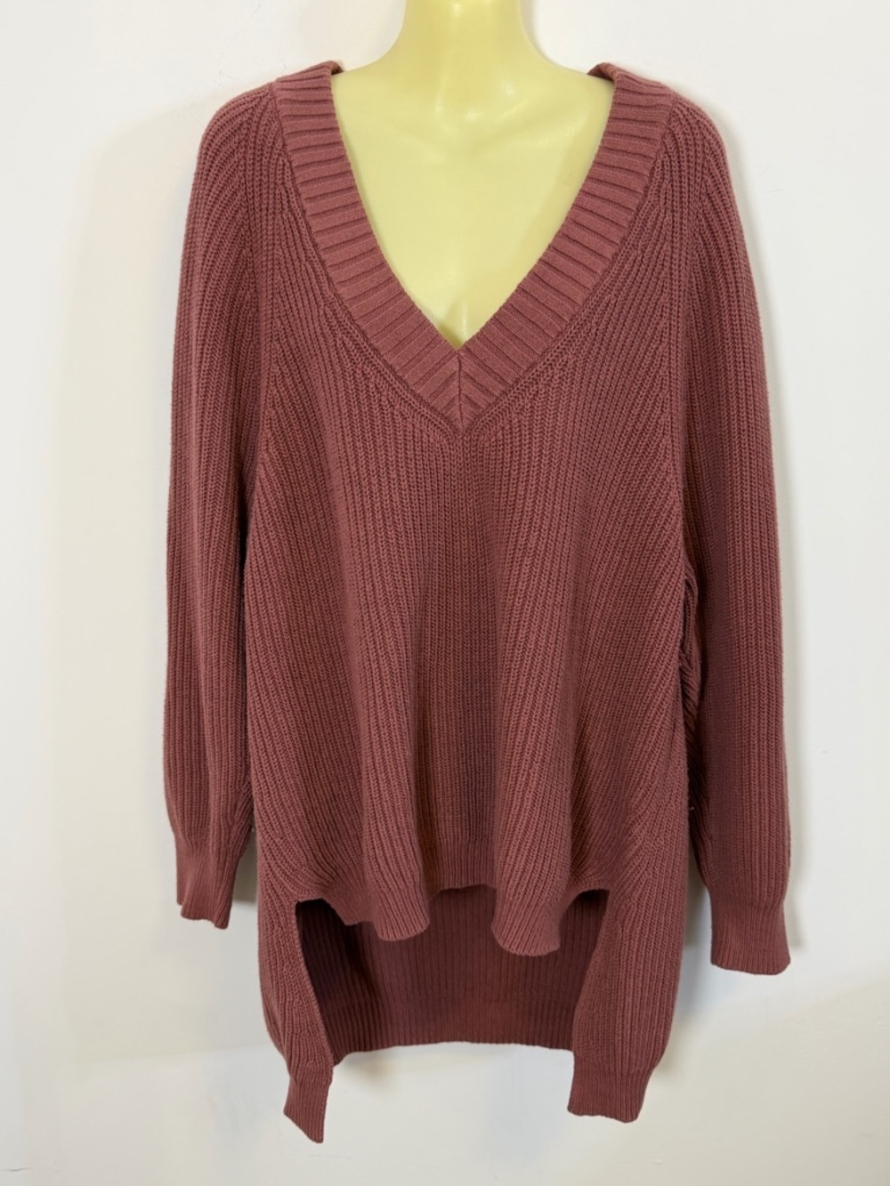 Express Mauve V-Neck Ribbed Sweater